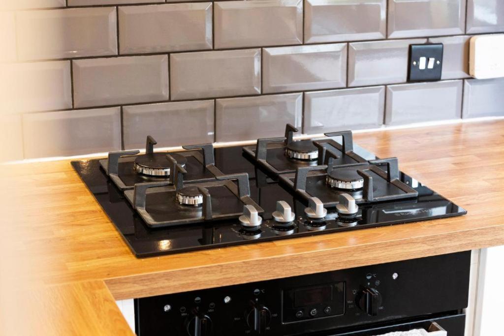 Stylish 3 Bed Edinburgh Abode - Parking And Garden Villa ภายนอก รูปภาพ