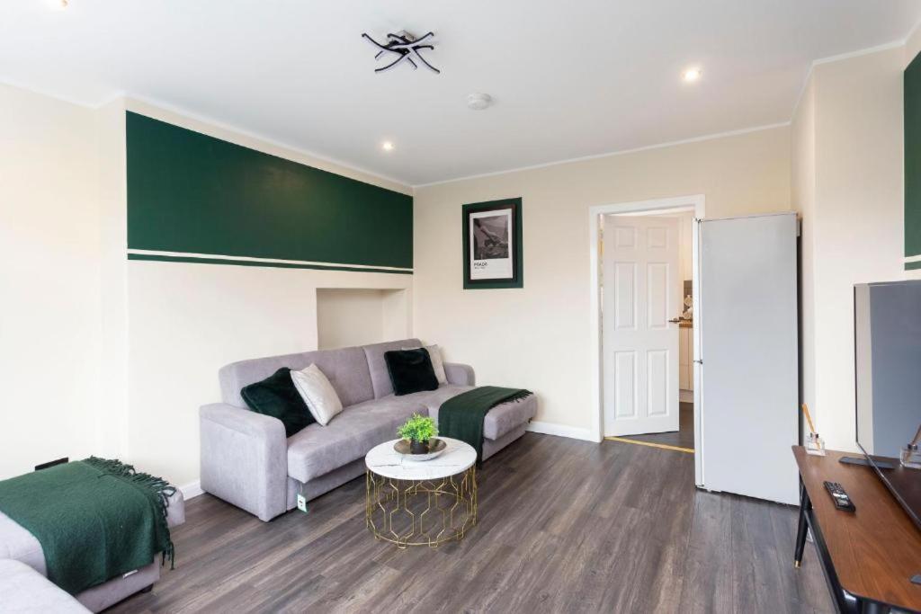 Stylish 3 Bed Edinburgh Abode - Parking And Garden Villa ภายนอก รูปภาพ