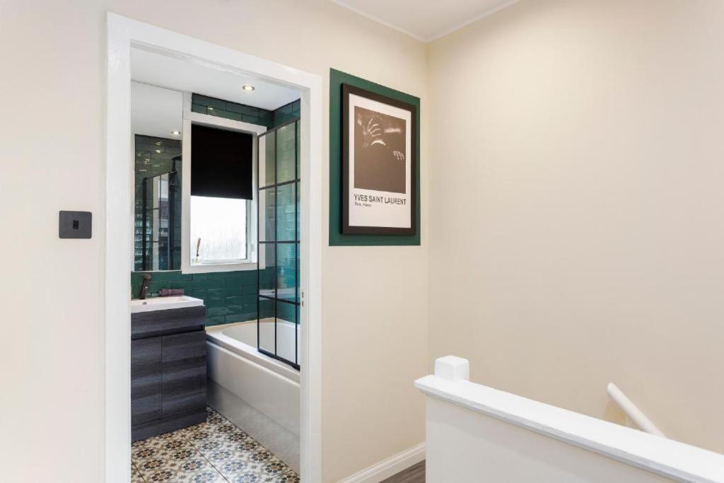 Stylish 3 Bed Edinburgh Abode - Parking And Garden Villa ภายนอก รูปภาพ