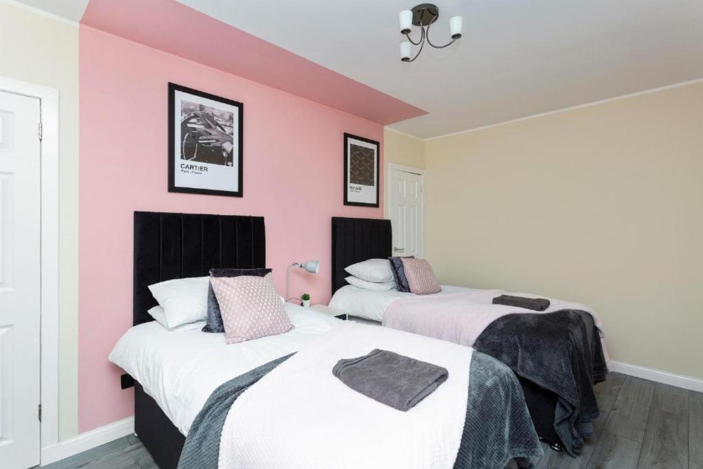 Stylish 3 Bed Edinburgh Abode - Parking And Garden Villa ภายนอก รูปภาพ
